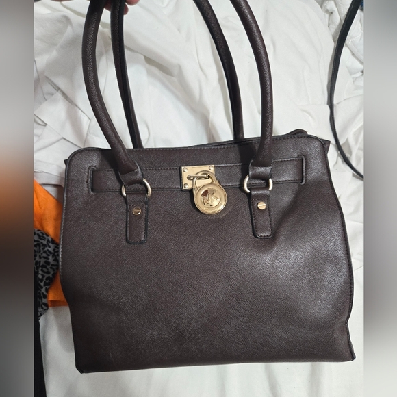 Michael Kors Large Hamilton Chocolate Brown Tote w/ Pad Lock - Picture 2 of 15